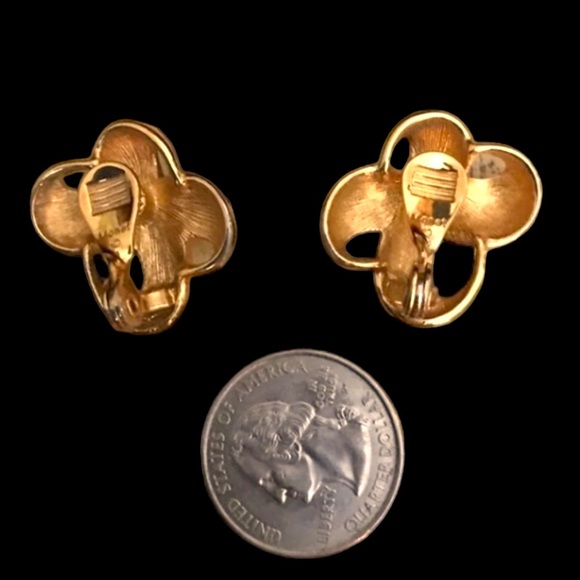 MONET Vintage 1 inch Monet Clip Ons - Picture 2 of 2